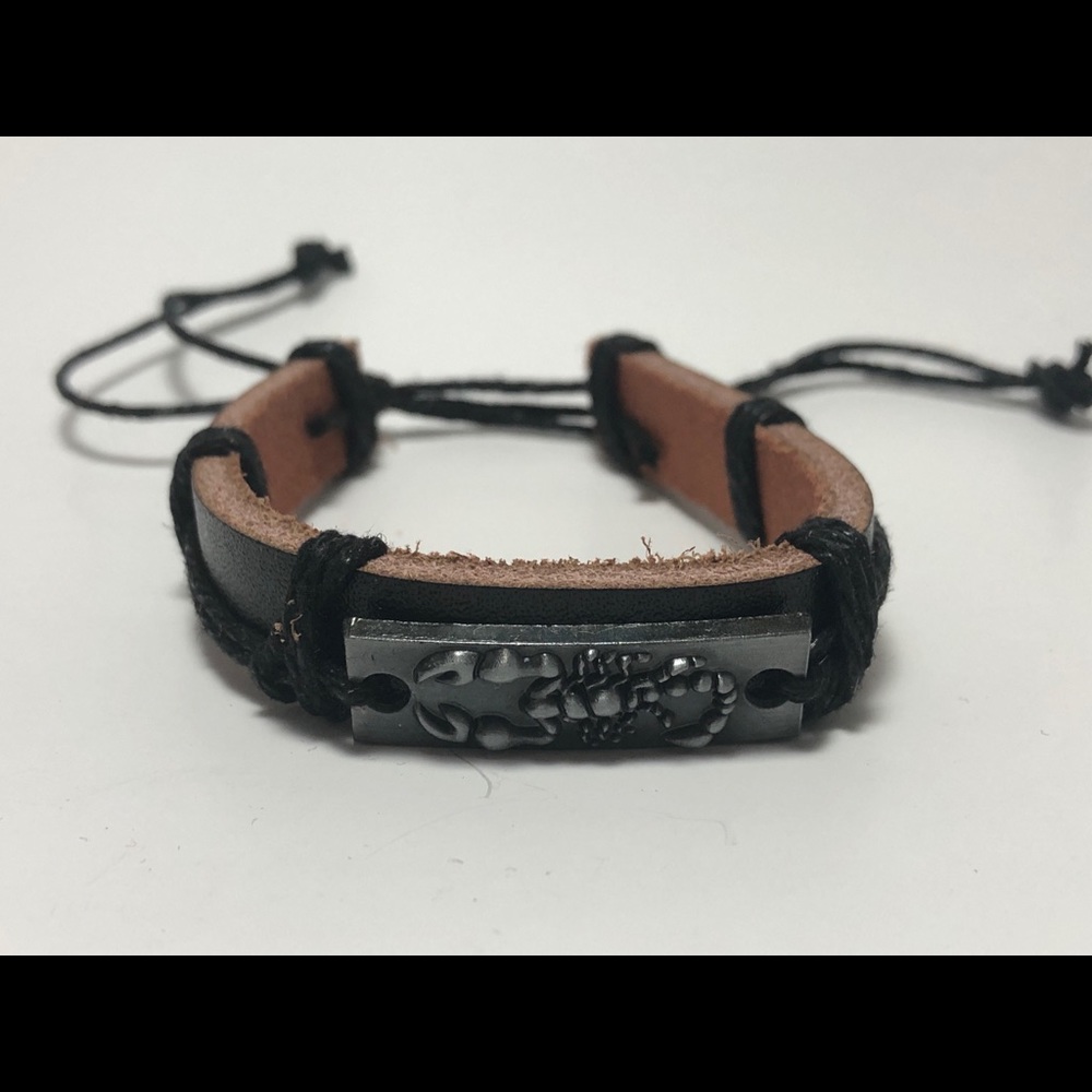 🦂 scorpion leather bracelet